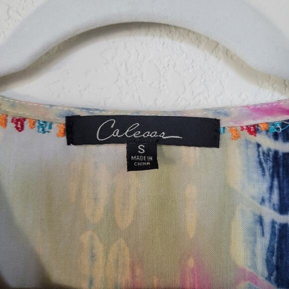 Calesas Embroidered Tie Dye V-neck Tunic Size Small Pink Blue Floral - Picture 5 of 9